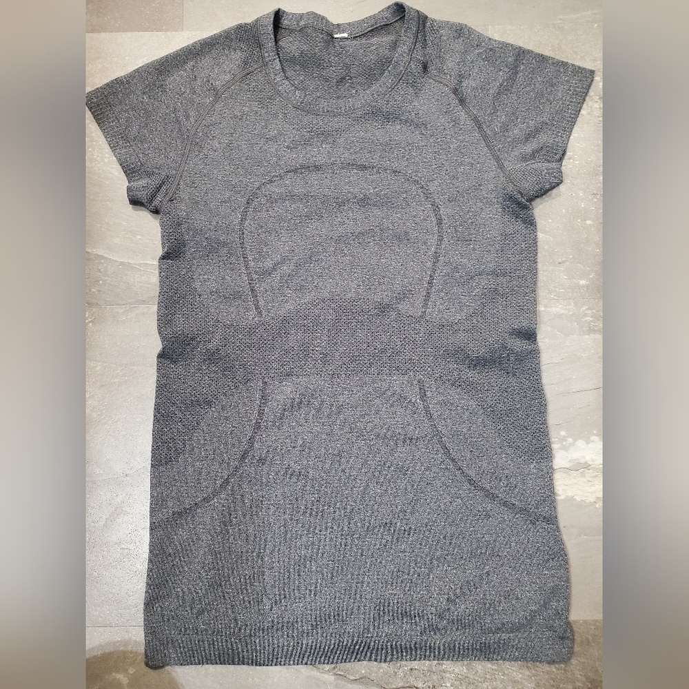 lululemon athletica Heathered Gray Short Sleeve Seamless Tee